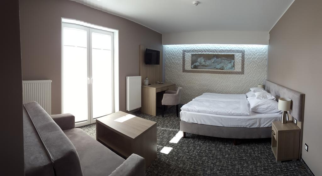 Laura Spa Lagow  Bilik gambar